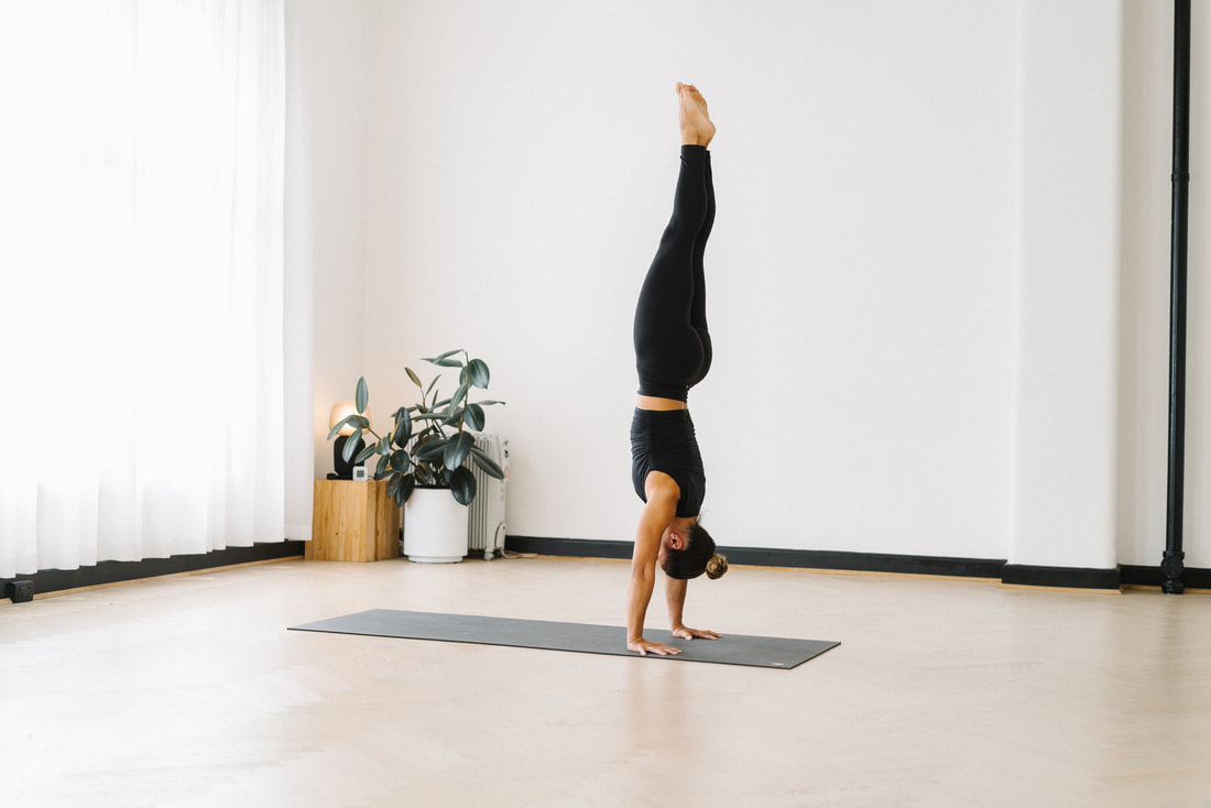 Alessia in headstand